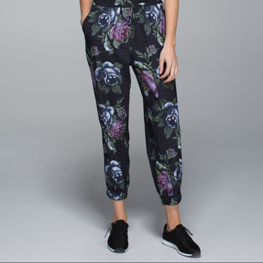 Lululemon Jogger Pants Night Party Size 8